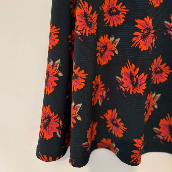 LuLaRoe Black Flared Skirt - Medium - Red Floral - Stretchy - Picture 3 of 6